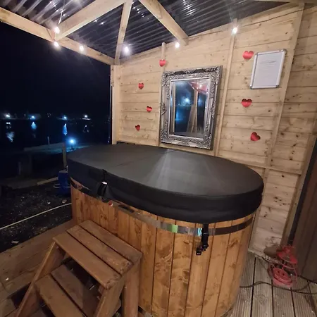 Pond Hazel With Hot Tub فندق مبيت وإفطار Rathdowney