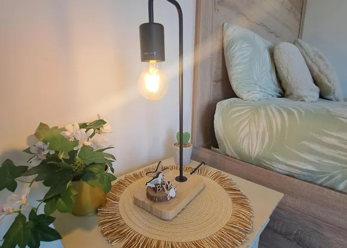 Pond Hazel With Hot Tub Bed and breakfast