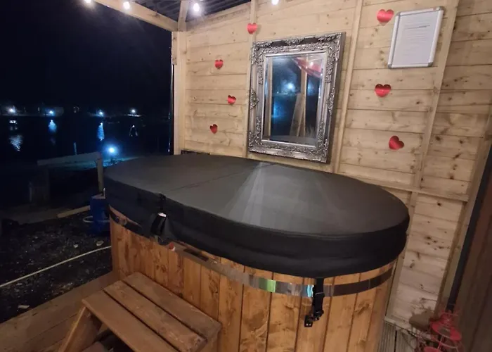 Pond Hazel With Hot Tub Bed and breakfast Rathdowney